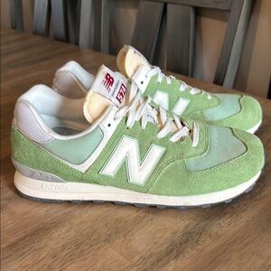 Men’s New Balance 574 Mint Green and White Sneakers Size 10.5 Very Clean